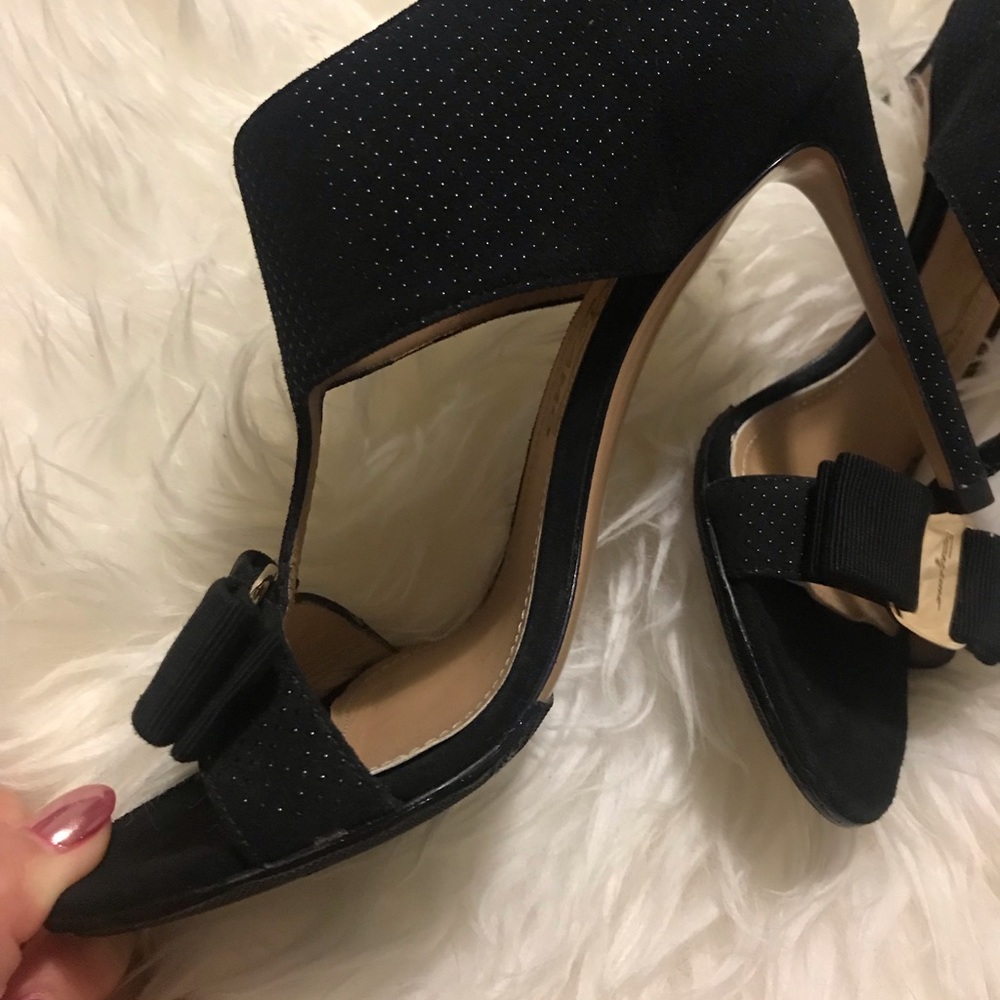 Salvatore Ferragamo t-strap bow pumps/ sandals - Picture 6 of 6